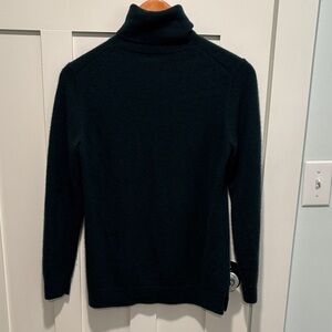 Forest green cashmere sweater size small